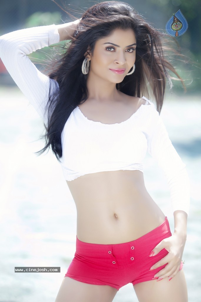 Gehana Vasisth Hot Gallery - 27 / 36 photos
