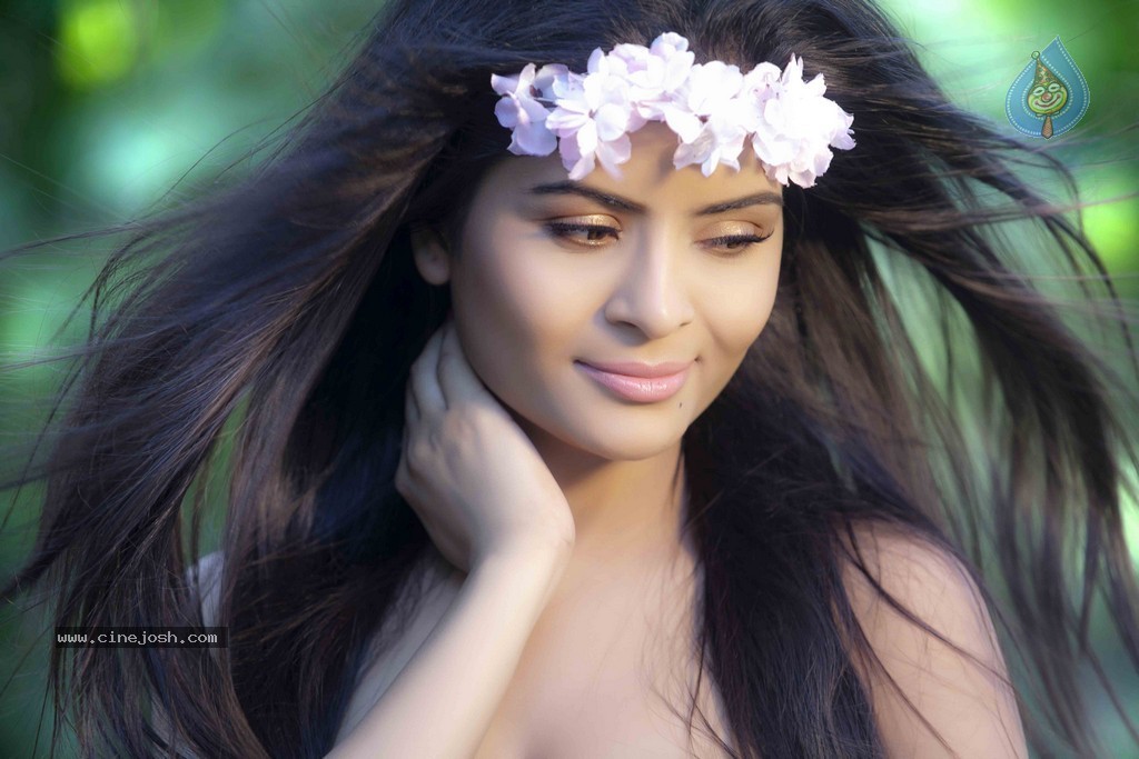 Gehana Vasisth Hot Gallery - 29 / 36 photos