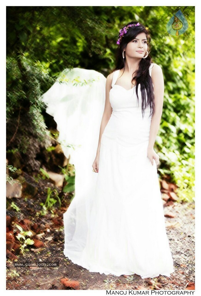 Gehana Vasisth Latest Stills - 6 / 21 photos