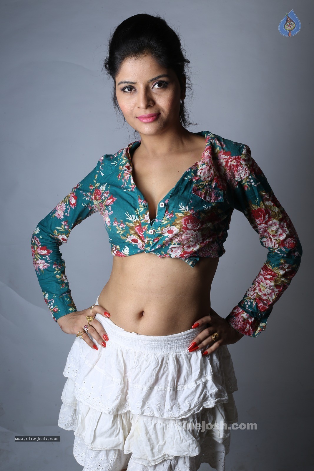 Gehana Vasisth Photoshoot - 56 / 60 photos