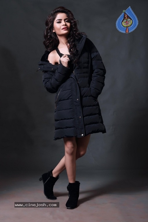 Gehana Vasisth Photoshoot Stills - 25 / 34 photos