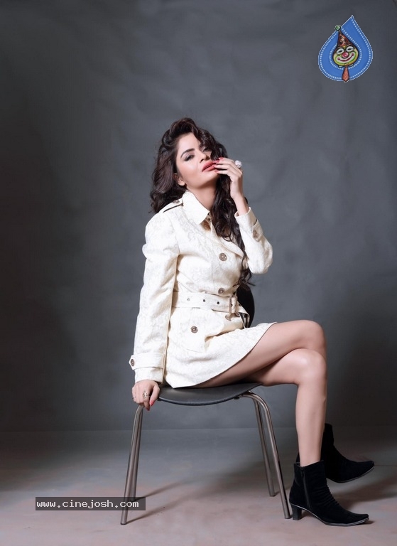 Gehana Vasisth Photoshoot Stills - 28 / 34 photos