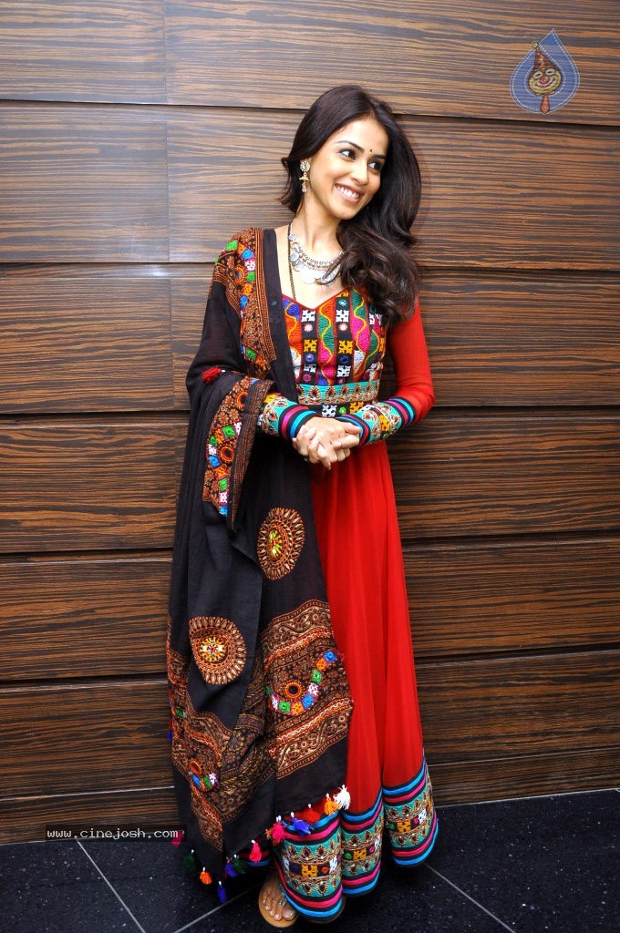 Genelia Latest Stills - 7 / 42 photos