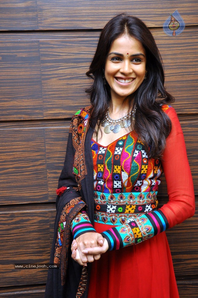 Genelia Latest Stills - 32 / 42 photos