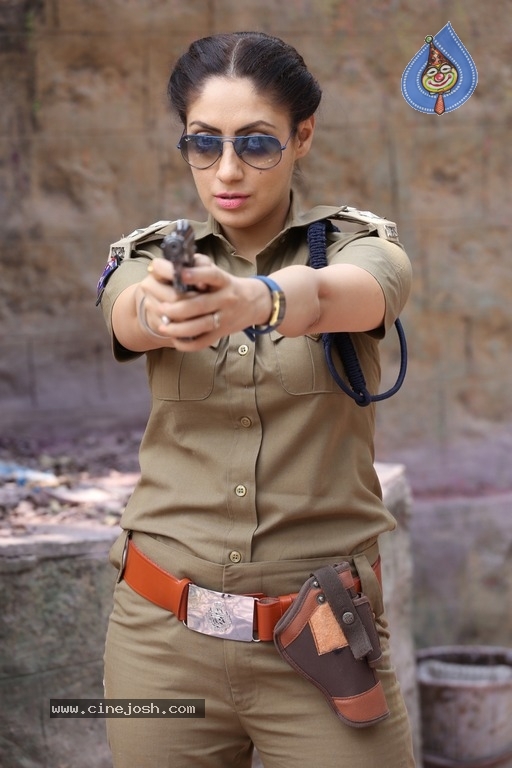 Gurlin Chopra Latest Pics - 2 / 15 photos