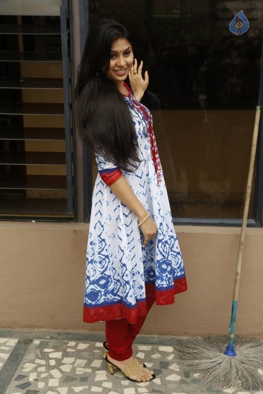 Hamida New Photos - 4 / 42 photos