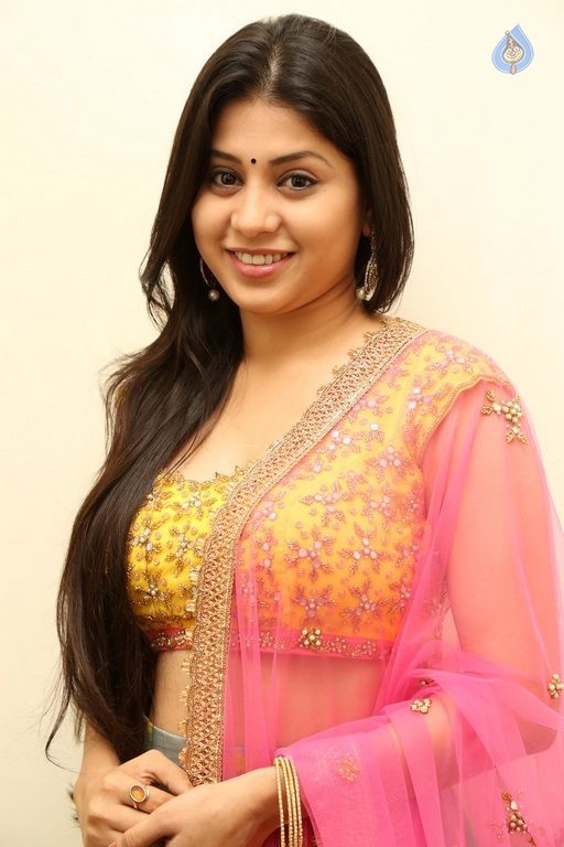 Hamida New Photos - 16 / 31 photos