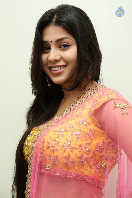 Hamida New Photos - 22 / 31 photos