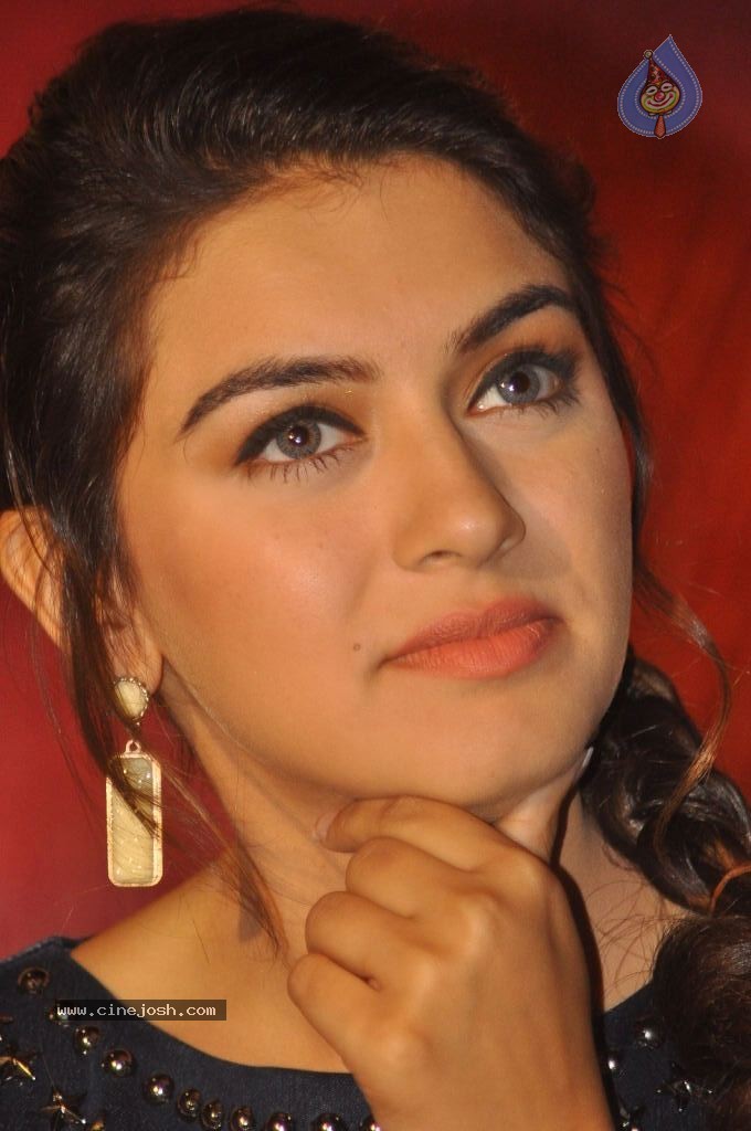 Hansika Hot Stills - 75 / 106 photos