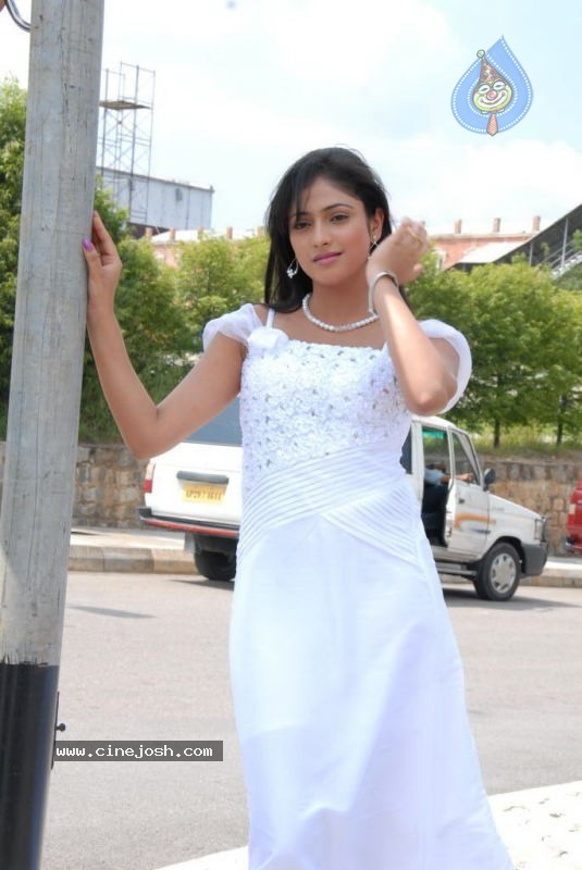 Hari Priya Latest Stills - 56 / 79 photos