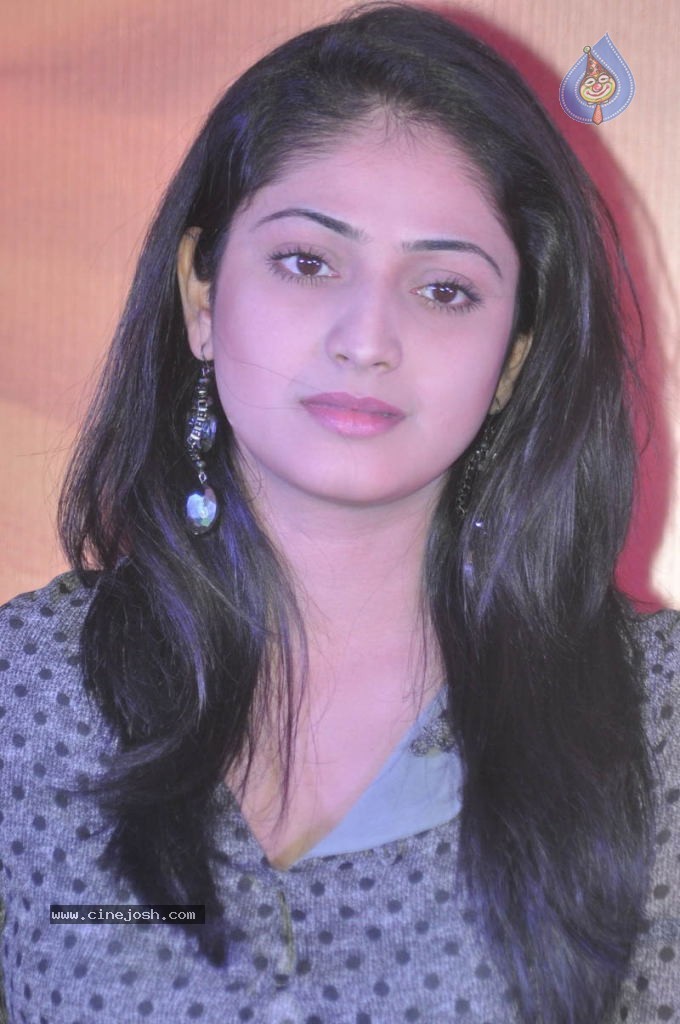 Hari Priya Latest Stills - 22 / 58 photos