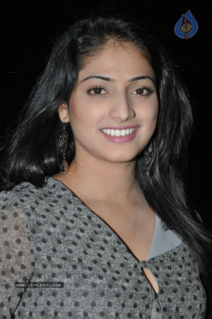 Hari Priya Latest Stills - 37 / 58 photos