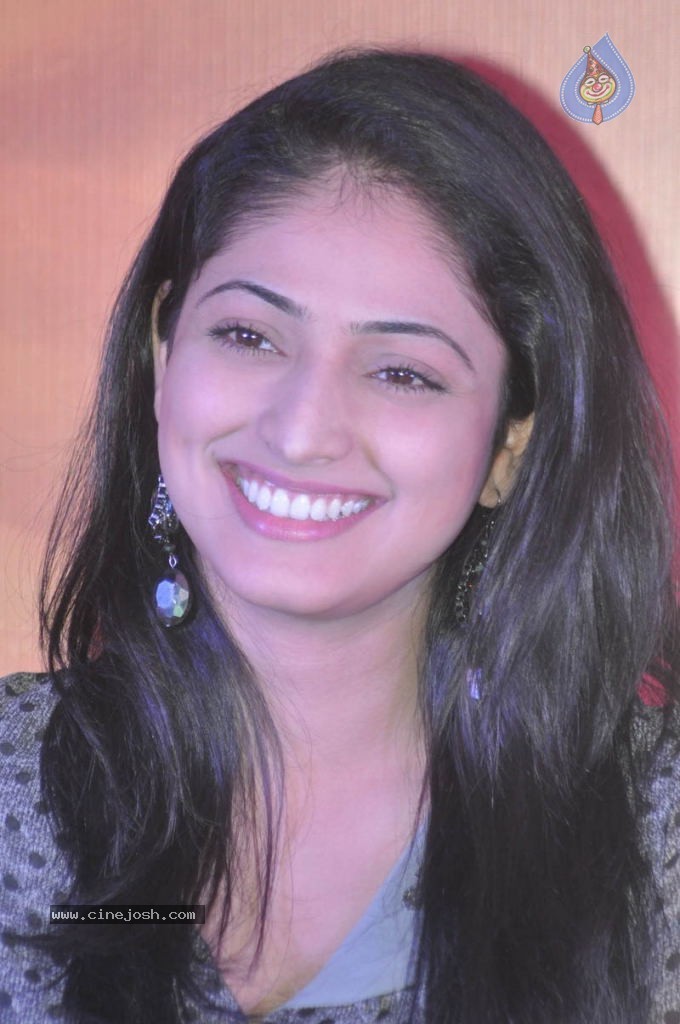 Hari Priya Latest Stills - 48 / 58 photos