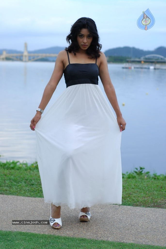 Harika New Gallery - 32 / 65 photos