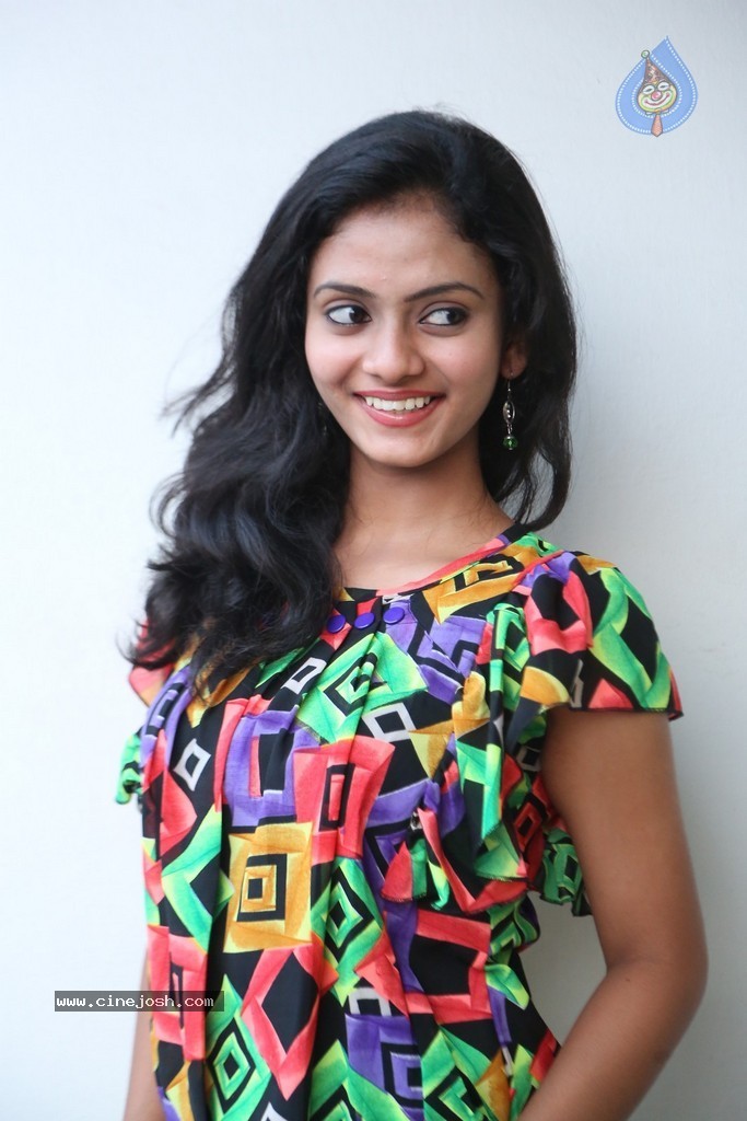 Harika New Stills - 1 / 70 photos