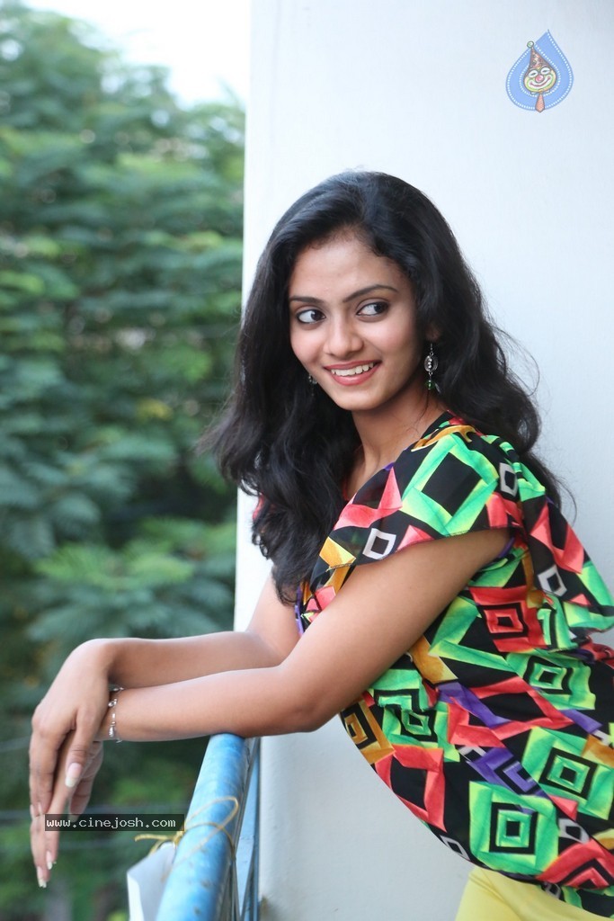 Harika New Stills - 2 / 70 photos