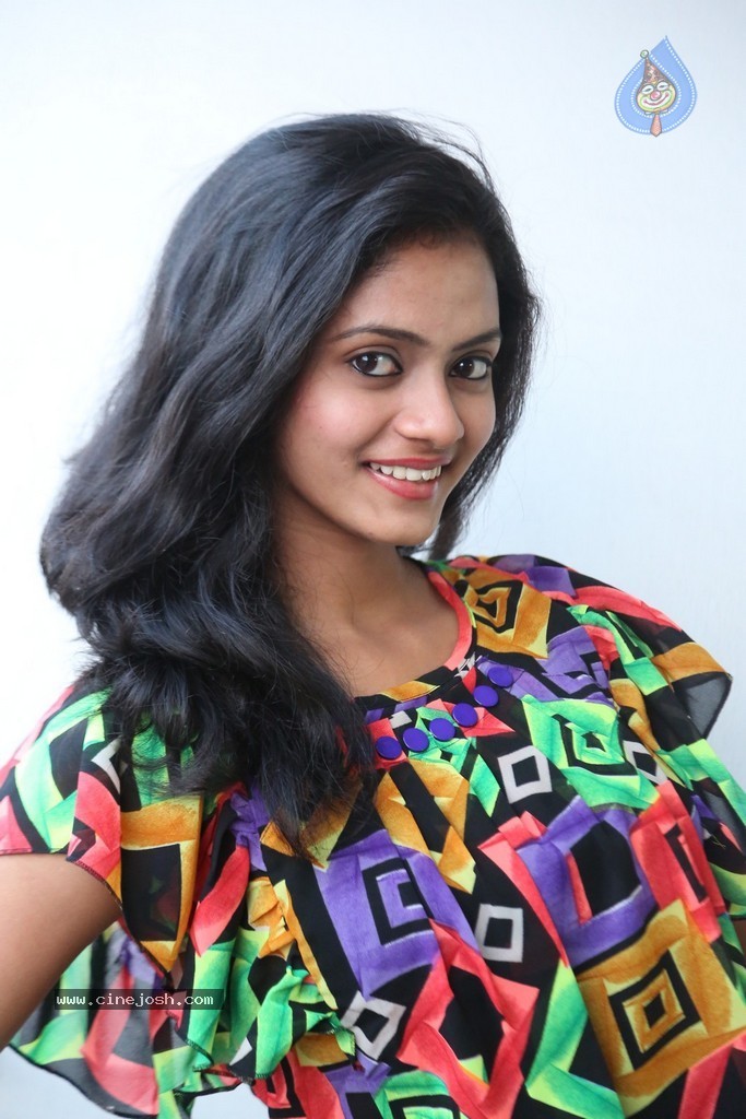 Harika New Stills - 7 / 70 photos