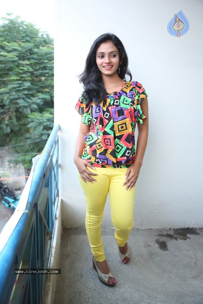 Harika New Stills - 9 / 70 photos