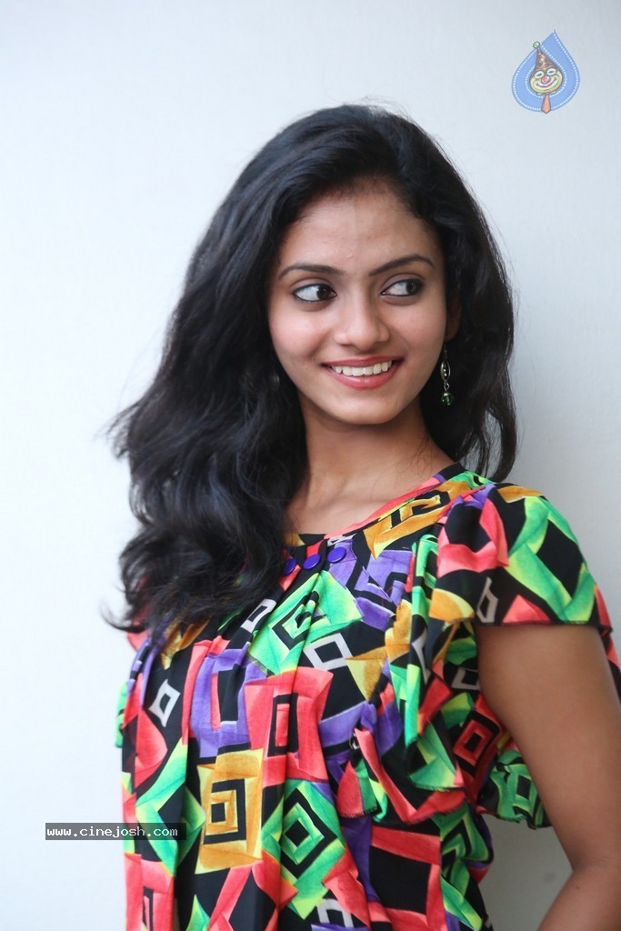 Harika New Stills - 12 / 70 photos