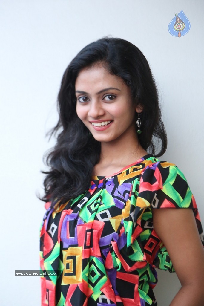 Harika New Stills - 14 / 70 photos