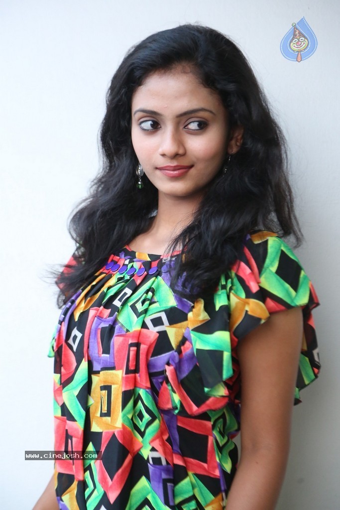 Harika New Stills - 15 / 70 photos