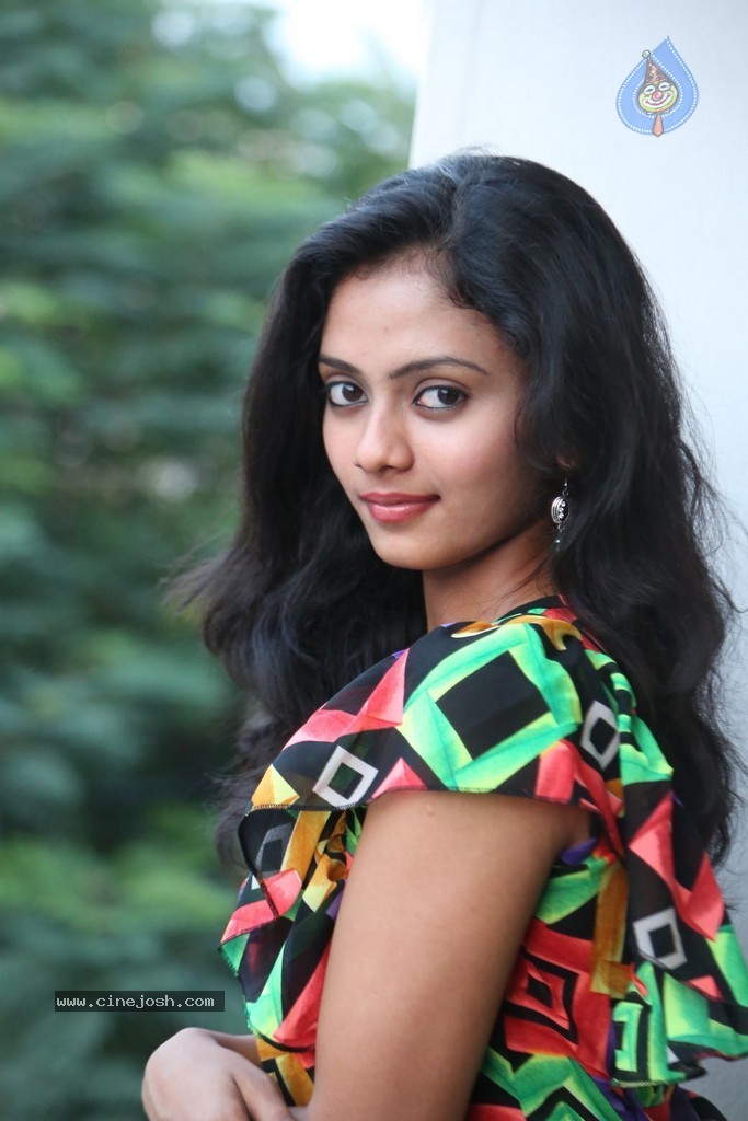 Harika New Stills - 19 / 70 photos