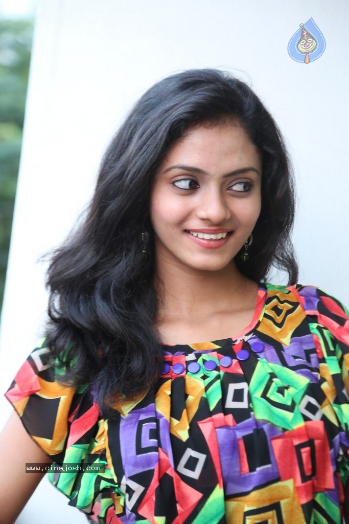 Harika New Stills - 26 / 70 photos