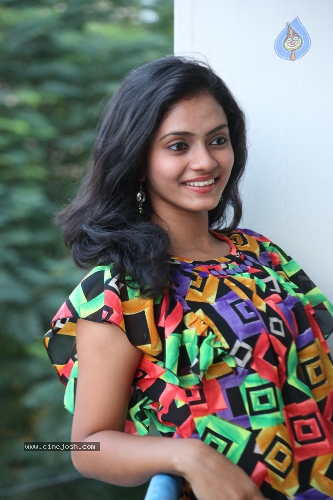 Harika New Stills - 28 / 70 photos