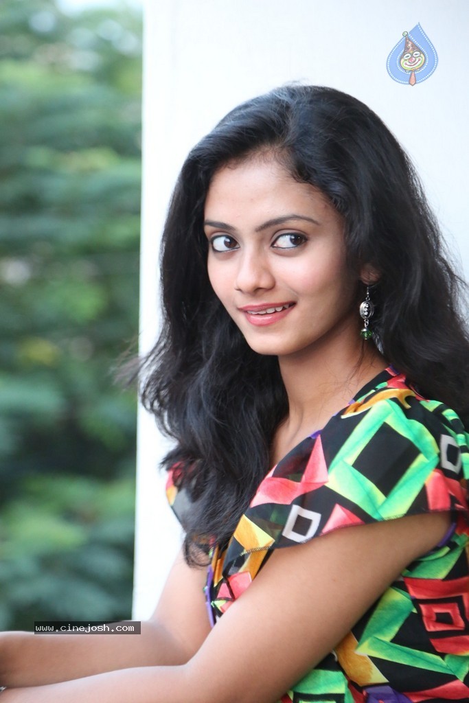 Harika New Stills - 37 / 70 photos