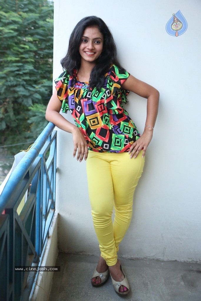 Harika New Stills - 44 / 70 photos