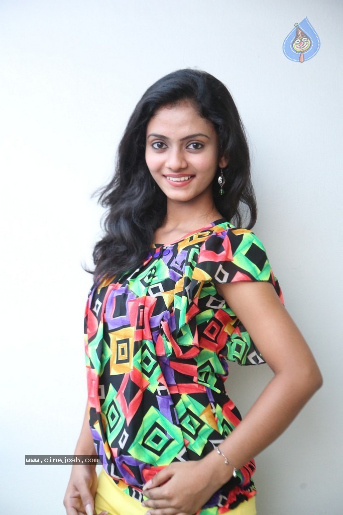 Harika New Stills - 51 / 70 photos