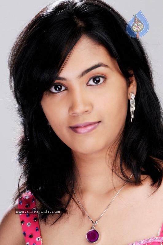  Harika Stills - 14 / 21 photos