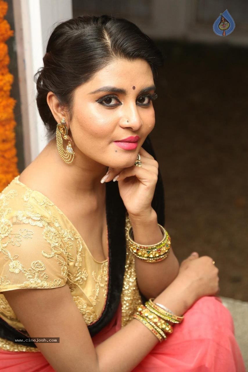 Harini Latest Gallery - 6 / 87 photos
