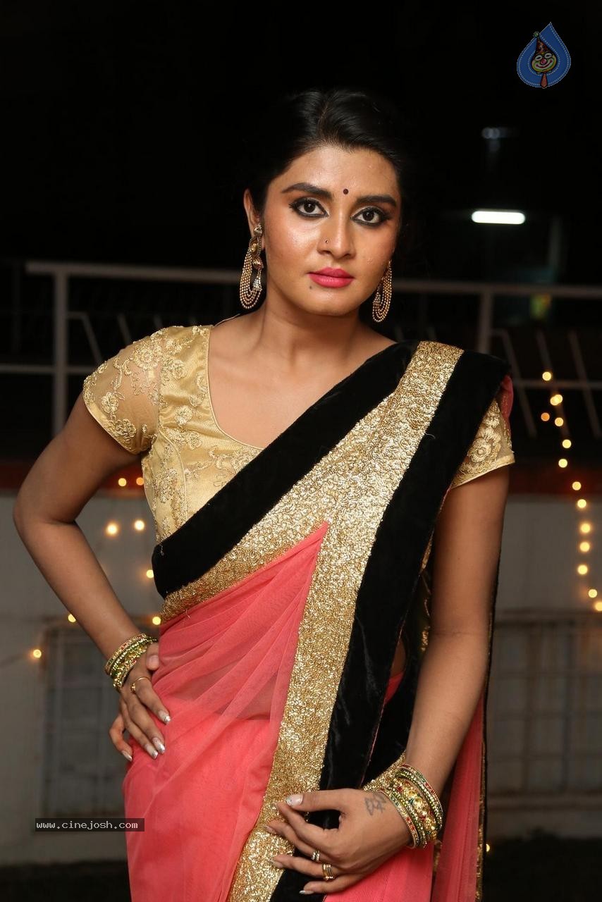 Harini Latest Gallery - 35 / 87 photos