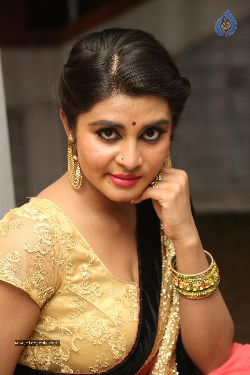 Harini Latest Gallery - 82 / 87 photos