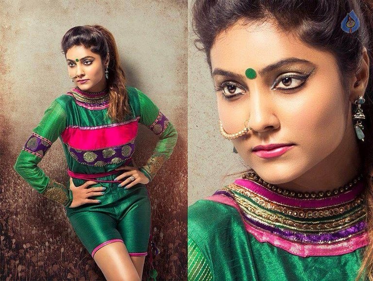 Harini Latest Photos - 18 / 21 photos