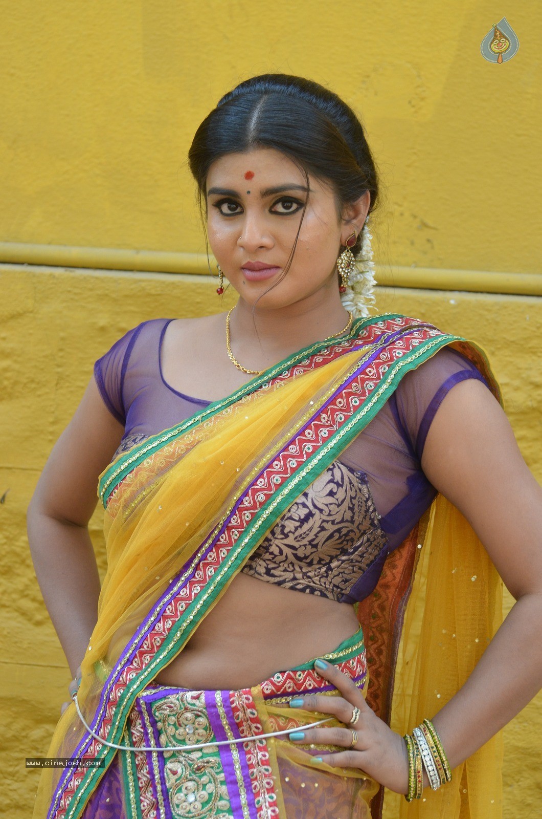 Harini New Photos - 13 / 60 photos