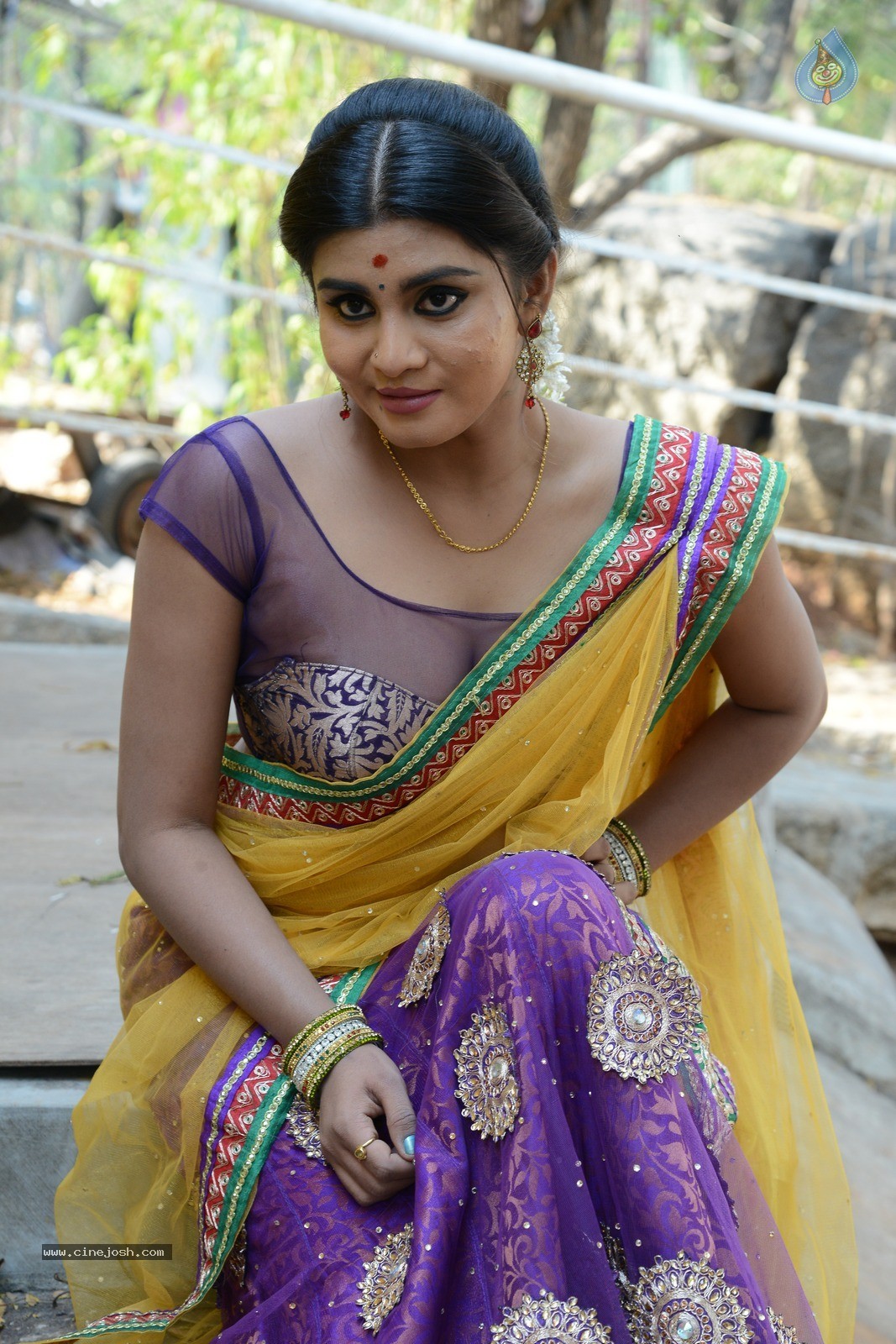 Harini New Photos - 19 / 60 photos