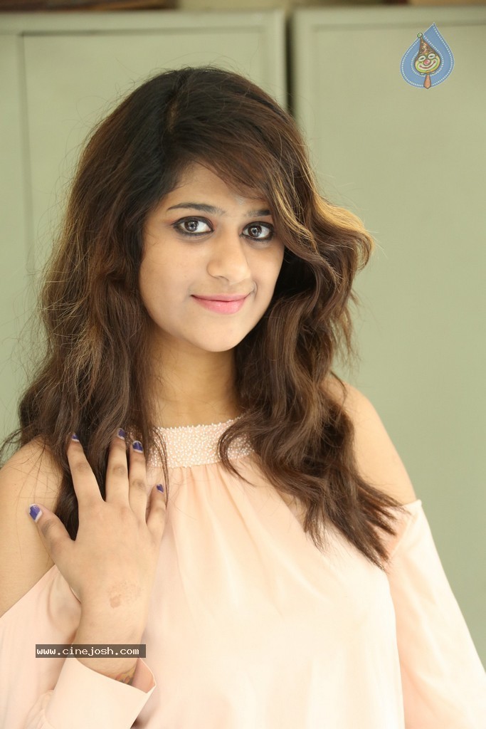 Harini New Stills - 20 / 98 photos