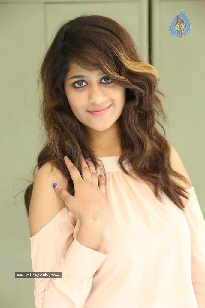 Harini New Stills - 36 / 98 photos