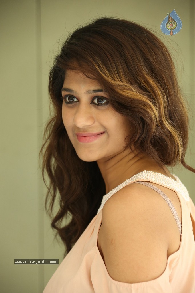 Harini New Stills - 61 / 98 photos