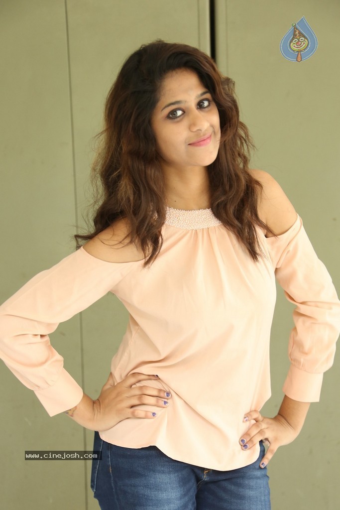 Harini New Stills - 65 / 98 photos