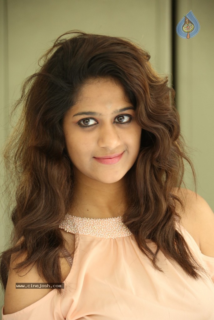 Harini New Stills - 66 / 98 photos