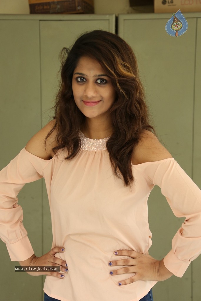 Harini New Stills - 91 / 98 photos