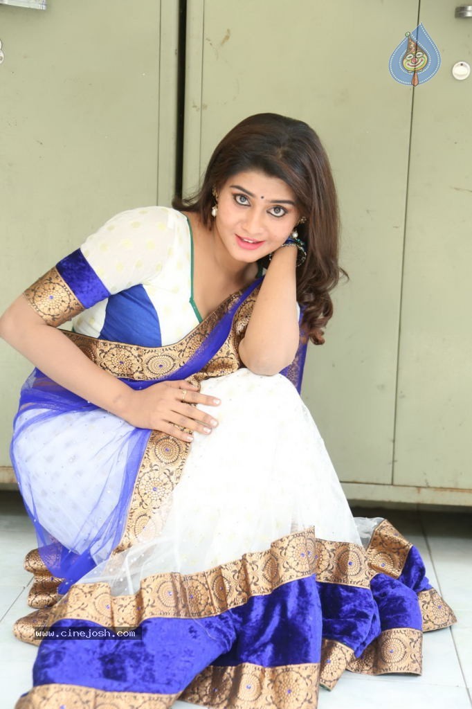 Harini Spicy Stills - 11 / 110 photos