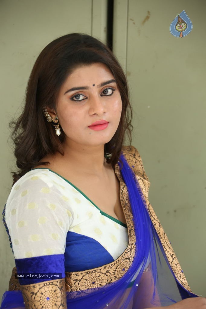 Harini Spicy Stills - 19 / 110 photos