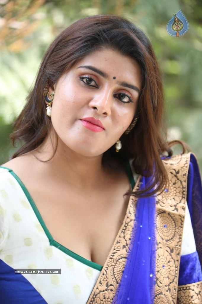 Harini Spicy Stills - 49 / 110 photos