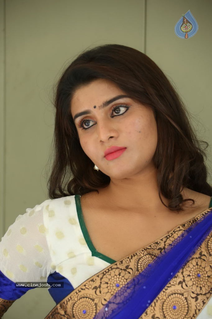 Harini Spicy Stills - 103 / 110 photos