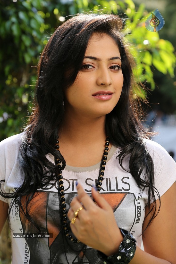Haripriya Gallery - 27 / 88 photos