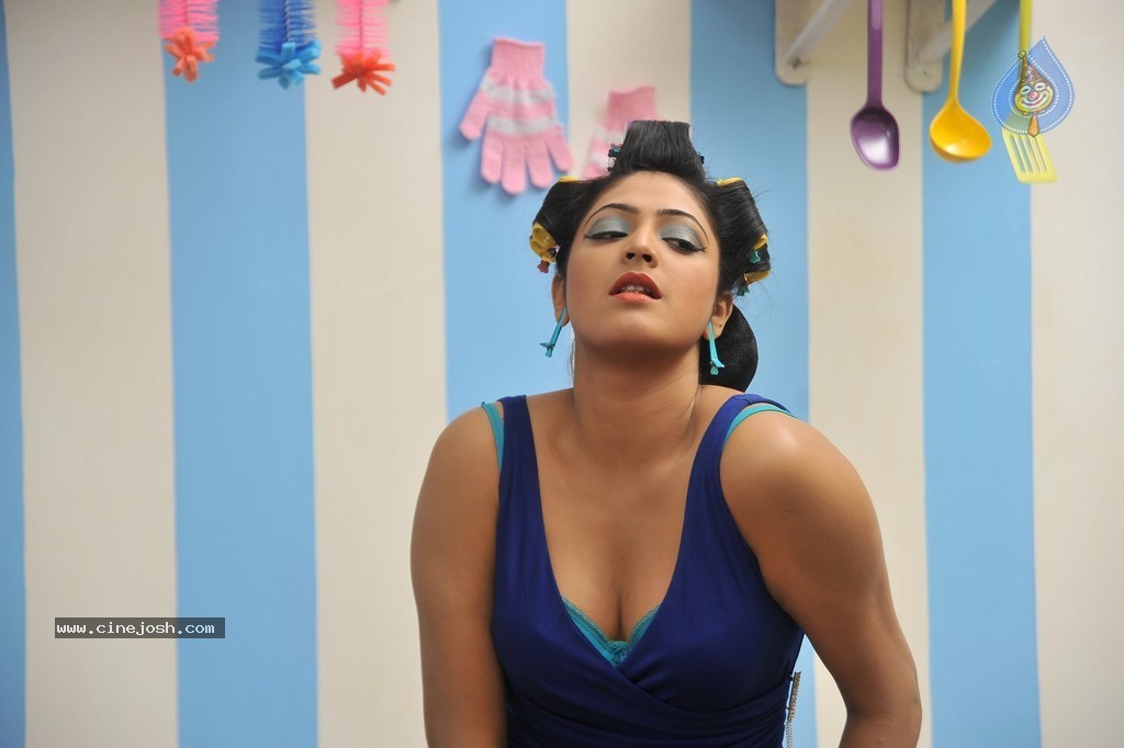 Haripriya Hot Gallery - 59 / 152 photos